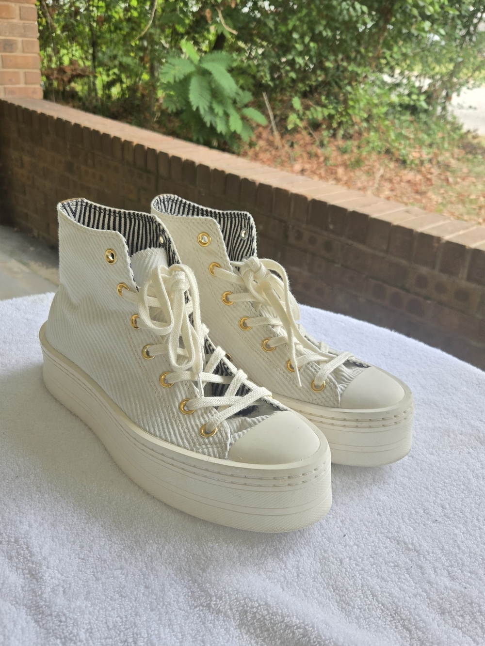 Converse Chuck Taylor All Star Modern Lift Platform Corduroy
